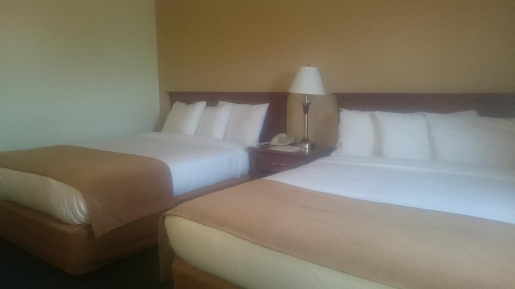 Ptarmigan Inn Hay River Quarto foto