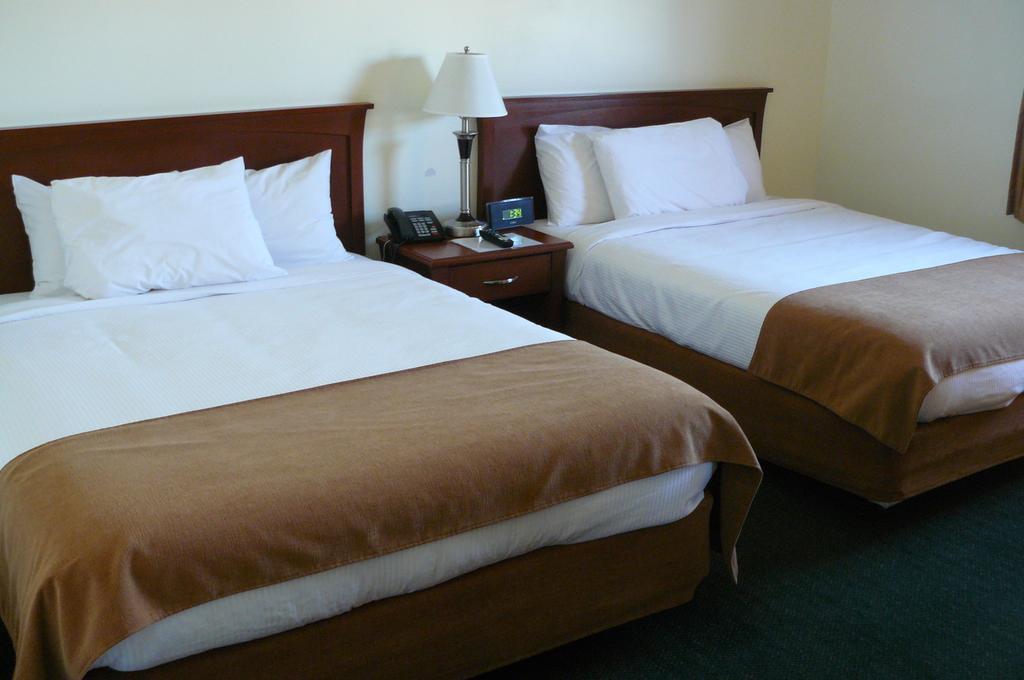 Ptarmigan Inn Hay River Quarto foto