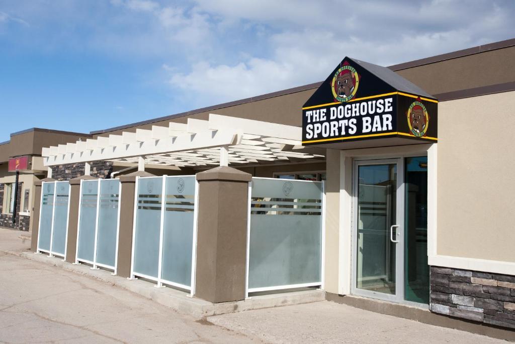 Ptarmigan Inn Hay River Exterior foto